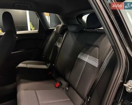 Черный Ауди Q4 e-tron, объемом двигателя 0 л и пробегом 52 тыс. км за 26900 $, фото 29 на Automoto.ua