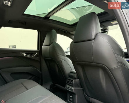 Черный Ауди Q4 e-tron, объемом двигателя 0 л и пробегом 99 тыс. км за 23600 $, фото 100 на Automoto.ua