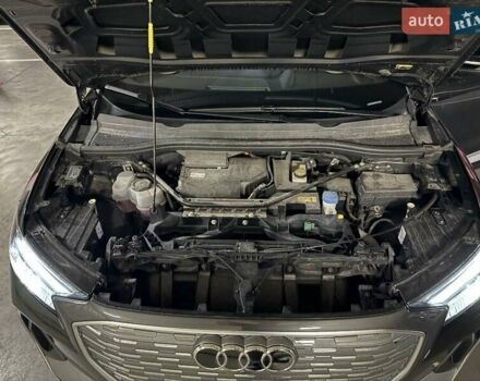 Черный Ауди Q4 e-tron, объемом двигателя 0 л и пробегом 21 тыс. км за 34500 $, фото 4 на Automoto.ua