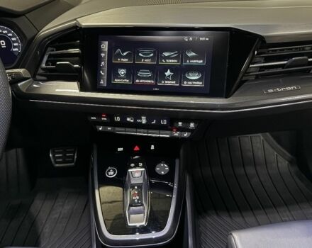 Черный Ауди Q4 e-tron, объемом двигателя 0 л и пробегом 21 тыс. км за 34500 $, фото 7 на Automoto.ua