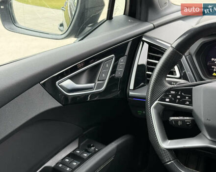 Черный Ауди Q4 e-tron, объемом двигателя 0 л и пробегом 99 тыс. км за 23600 $, фото 47 на Automoto.ua
