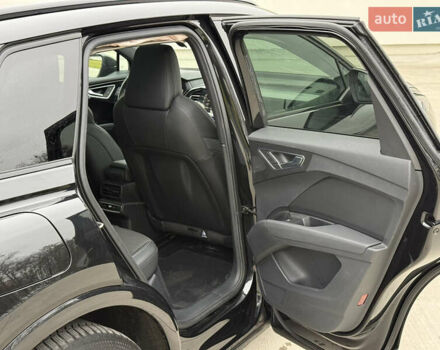 Черный Ауди Q4 e-tron, объемом двигателя 0 л и пробегом 99 тыс. км за 23600 $, фото 102 на Automoto.ua