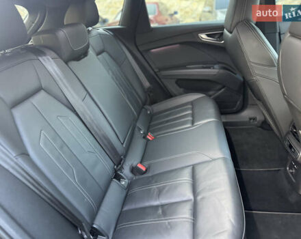 Чорний Ауді Q4 e-tron, об'ємом двигуна 0 л та пробігом 55 тис. км за 28500 $, фото 26 на Automoto.ua