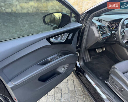 Чорний Ауді Q4 e-tron, об'ємом двигуна 0 л та пробігом 55 тис. км за 28500 $, фото 18 на Automoto.ua
