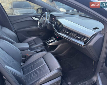 Чорний Ауді Q4 e-tron, об'ємом двигуна 0 л та пробігом 55 тис. км за 28500 $, фото 23 на Automoto.ua