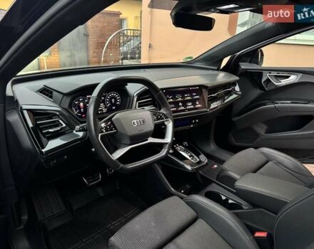 Черный Ауди Q4 e-tron, объемом двигателя 0 л и пробегом 81 тыс. км за 28700 $, фото 9 на Automoto.ua