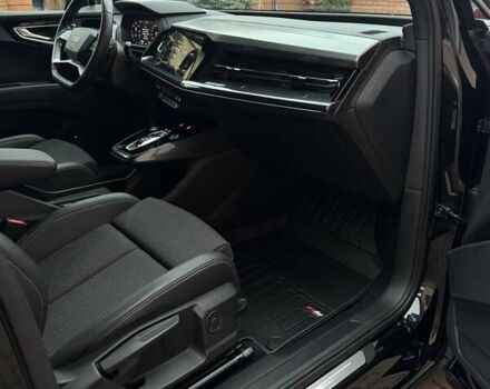 Черный Ауди Q4 e-tron, объемом двигателя 0 л и пробегом 81 тыс. км за 28700 $, фото 14 на Automoto.ua