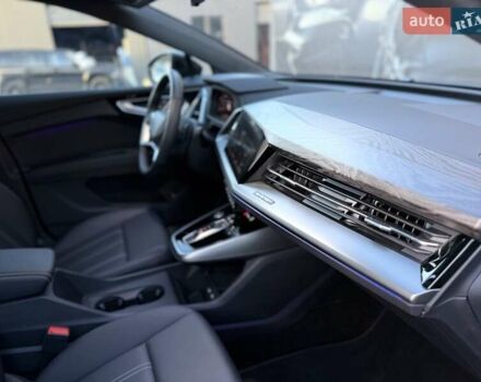 Чорний Ауді Q4 e-tron, об'ємом двигуна 0 л та пробігом 1 тис. км за 30999 $, фото 67 на Automoto.ua