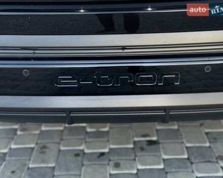 Чорний Ауді Q4 e-tron, об'ємом двигуна 0 л та пробігом 1 тис. км за 30999 $, фото 26 на Automoto.ua