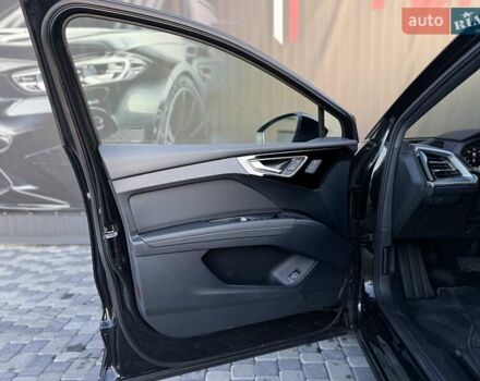 Чорний Ауді Q4 e-tron, об'ємом двигуна 0 л та пробігом 1 тис. км за 30999 $, фото 34 на Automoto.ua