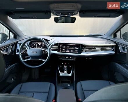 Чорний Ауді Q4 e-tron, об'ємом двигуна 0 л та пробігом 1 тис. км за 30999 $, фото 83 на Automoto.ua