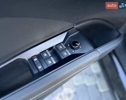 Чорний Ауді Q4 e-tron, об'ємом двигуна 0 л та пробігом 1 тис. км за 30999 $, фото 36 на Automoto.ua