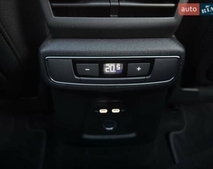 Чорний Ауді Q4 e-tron, об'ємом двигуна 0 л та пробігом 1 тис. км за 30999 $, фото 69 на Automoto.ua