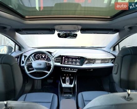 Чорний Ауді Q4 e-tron, об'ємом двигуна 0 л та пробігом 1 тис. км за 30999 $, фото 86 на Automoto.ua