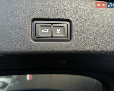 Чорний Ауді Q4 e-tron, об'ємом двигуна 0 л та пробігом 1 тис. км за 30999 $, фото 31 на Automoto.ua