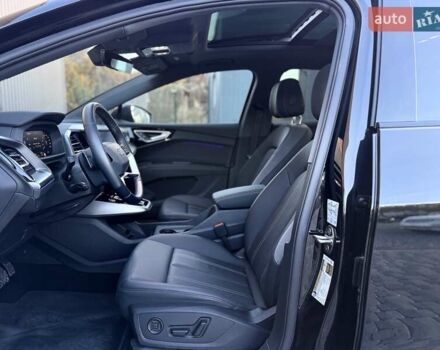 Чорний Ауді Q4 e-tron, об'ємом двигуна 0 л та пробігом 1 тис. км за 30999 $, фото 42 на Automoto.ua