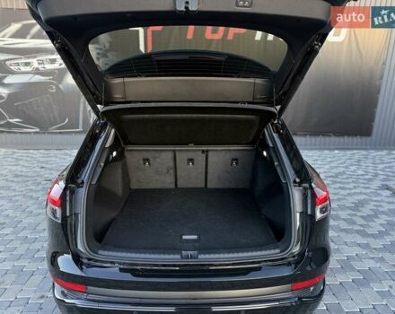 Чорний Ауді Q4 e-tron, об'ємом двигуна 0 л та пробігом 1 тис. км за 30999 $, фото 30 на Automoto.ua