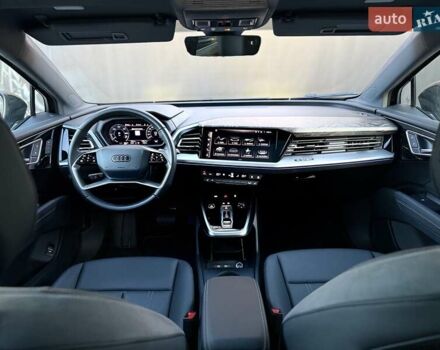 Чорний Ауді Q4 e-tron, об'ємом двигуна 0 л та пробігом 1 тис. км за 30999 $, фото 80 на Automoto.ua