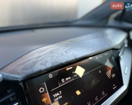 Чорний Ауді Q4 e-tron, об'ємом двигуна 0 л та пробігом 1 тис. км за 30999 $, фото 57 на Automoto.ua