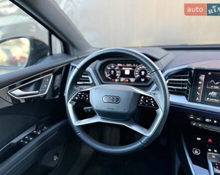 Чорний Ауді Q4 e-tron, об'ємом двигуна 0 л та пробігом 1 тис. км за 30999 $, фото 87 на Automoto.ua