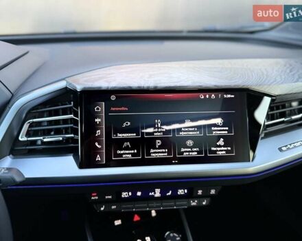 Чорний Ауді Q4 e-tron, об'ємом двигуна 0 л та пробігом 1 тис. км за 30999 $, фото 40 на Automoto.ua