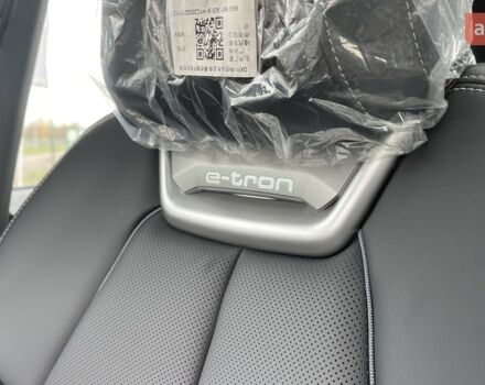 купити нове авто Ауді Q4 e-tron 2025 року від офіційного дилера Максим Путрівка Ауді фото