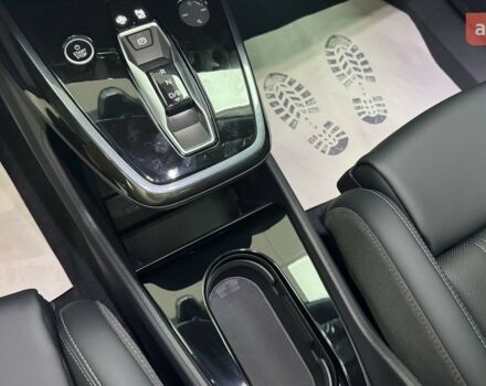 купить новое авто Ауди Q4 e-tron 2025 года от официального дилера E-SKM ZOO Ауди фото