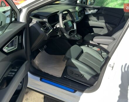 купить новое авто Ауди Q4 e-tron 2025 года от официального дилера E-SKM ZOO Ауди фото