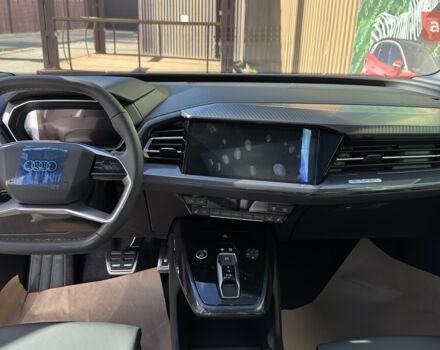 купить новое авто Ауди Q4 e-tron 2025 года от официального дилера E-SKM ZOO Ауди фото