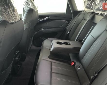 купить новое авто Ауди Q4 e-tron 2025 года от официального дилера E-SKM Ауди фото