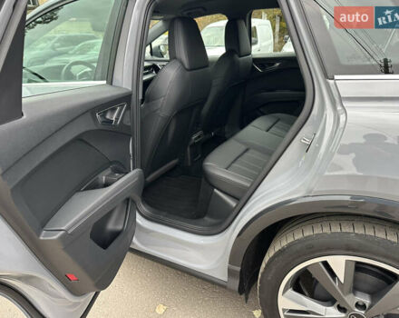 Сірий Ауді Q4 e-tron, об'ємом двигуна 0 л та пробігом 130 тис. км за 26900 $, фото 13 на Automoto.ua