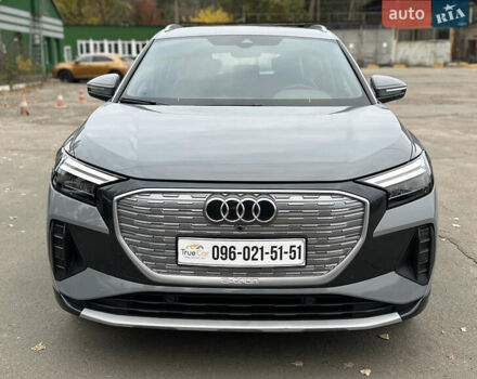 Серый Ауди Q4 e-tron, объемом двигателя 0 л и пробегом 130 тыс. км за 28000 $, фото 1 на Automoto.ua