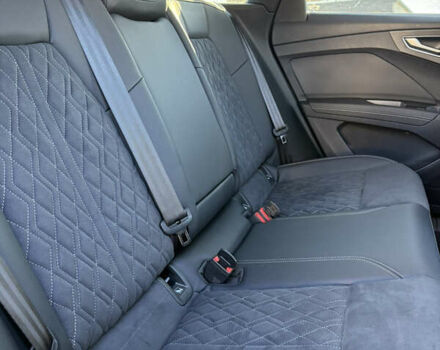 Серый Ауди Q4 e-tron, объемом двигателя 0 л и пробегом 110 тыс. км за 29800 $, фото 27 на Automoto.ua