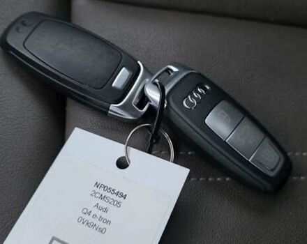 Серый Ауди Q4 e-tron, объемом двигателя 0 л и пробегом 129 тыс. км за 24532 $, фото 32 на Automoto.ua