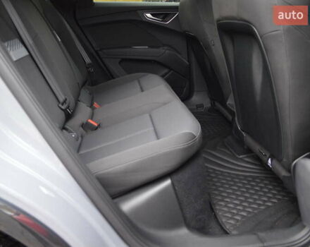 Серый Ауди Q4 e-tron, объемом двигателя 0 л и пробегом 22 тыс. км за 29999 $, фото 40 на Automoto.ua