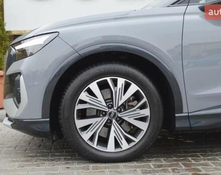 Серый Ауди Q4 e-tron, объемом двигателя 0 л и пробегом 22 тыс. км за 29999 $, фото 6 на Automoto.ua