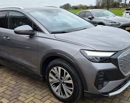 Серый Ауди Q4 e-tron, объемом двигателя 0 л и пробегом 129 тыс. км за 24532 $, фото 3 на Automoto.ua