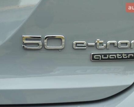 Серый Ауди Q4 e-tron, объемом двигателя 0 л и пробегом 22 тыс. км за 29999 $, фото 42 на Automoto.ua