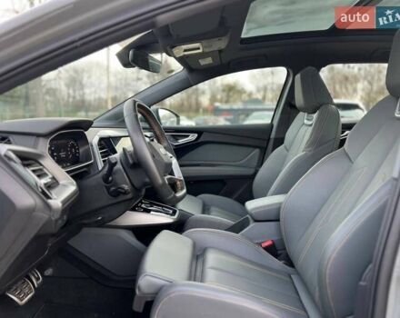 Серый Ауди Q4 e-tron, объемом двигателя 0 л и пробегом 20 тыс. км за 26999 $, фото 28 на Automoto.ua