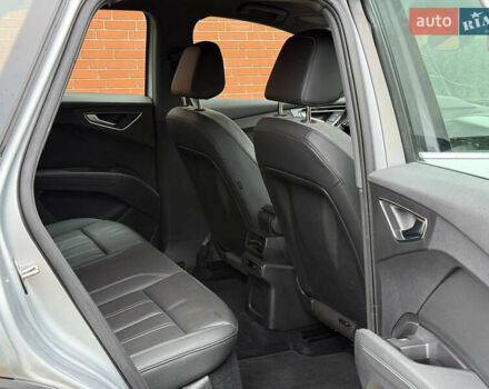 Серый Ауди Q4 e-tron, объемом двигателя 0 л и пробегом 50 тыс. км за 16900 $, фото 51 на Automoto.ua