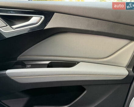 Сірий Ауді Q4 e-tron, об'ємом двигуна 0 л та пробігом 11 тис. км за 30000 $, фото 27 на Automoto.ua