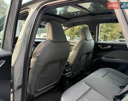 Сірий Ауді Q4 e-tron, об'ємом двигуна 0 л та пробігом 11 тис. км за 30000 $, фото 31 на Automoto.ua