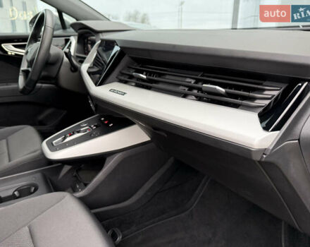 Сірий Ауді Q4 e-tron, об'ємом двигуна 0 л та пробігом 25 тис. км за 29790 $, фото 32 на Automoto.ua