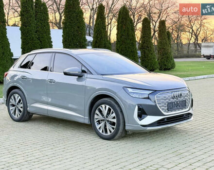 Серый Ауди Q4 e-tron, объемом двигателя 0 л и пробегом 55 тыс. км за 27500 $, фото 1 на Automoto.ua