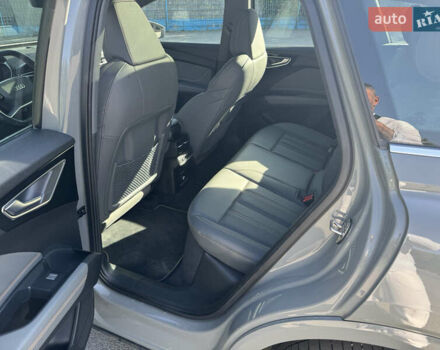 Серый Ауди Q4 e-tron, объемом двигателя 0 л и пробегом 32 тыс. км за 26999 $, фото 13 на Automoto.ua