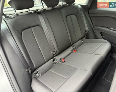 Сірий Ауді Q4 e-tron, об'ємом двигуна 0 л та пробігом 25 тис. км за 29790 $, фото 29 на Automoto.ua