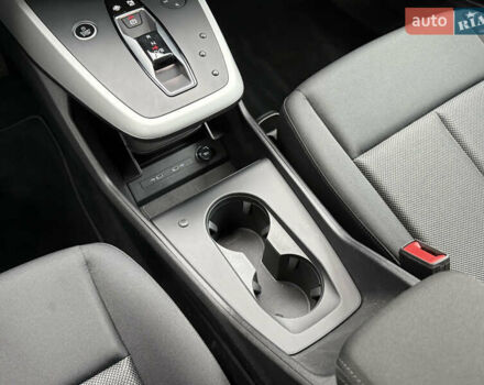 Сірий Ауді Q4 e-tron, об'ємом двигуна 0 л та пробігом 25 тис. км за 29790 $, фото 43 на Automoto.ua