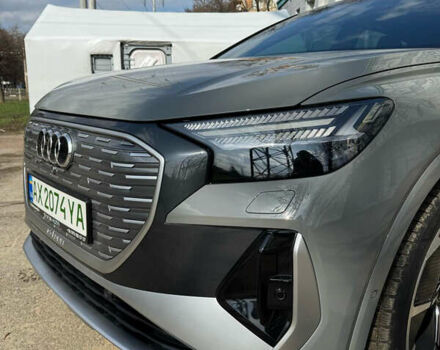 Серый Ауди Q4 e-tron, объемом двигателя 0 л и пробегом 35 тыс. км за 35000 $, фото 7 на Automoto.ua
