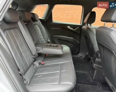 Серый Ауди Q4 e-tron, объемом двигателя 0 л и пробегом 50 тыс. км за 16900 $, фото 53 на Automoto.ua