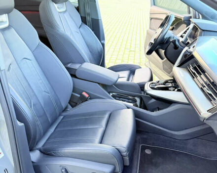 Серый Ауди Q4 e-tron, объемом двигателя 0 л и пробегом 55 тыс. км за 27500 $, фото 28 на Automoto.ua